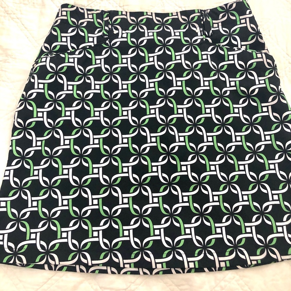 Geometric Print A-Line Golf Skirt in Black, White & Green